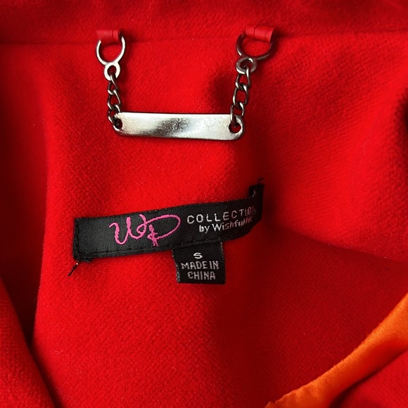 Red jacket - Picture 2 of 3